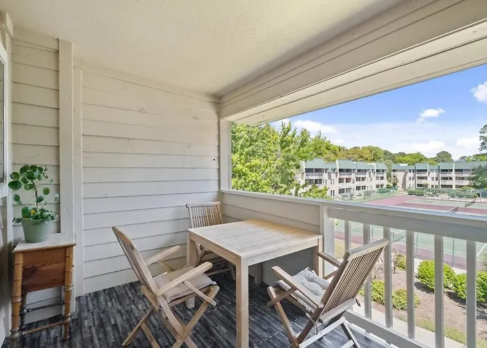 Peaceful Treetop Condo - 2Br/2Ba